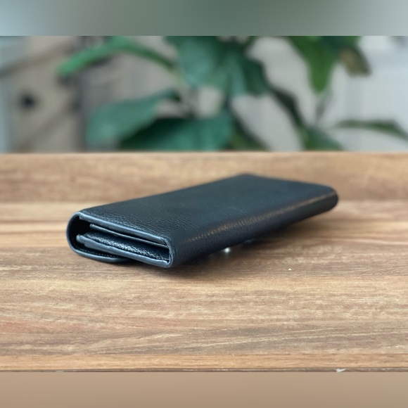 Authentic Gucci Marmont Black leather Wallet on Chain - Picture 3 of 13